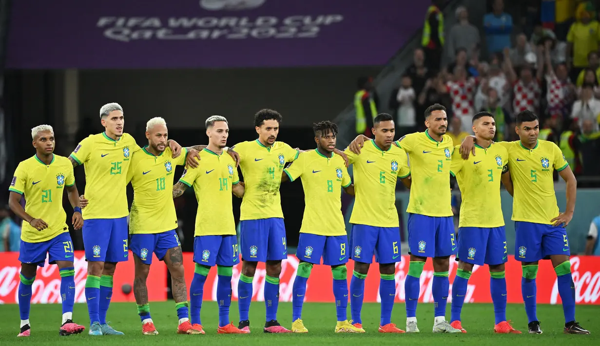 Sementara di kubu Brasil, dari empat penendang pertama, hanya Casemiro dan Pedro yang mampu membobol gawang Kroasia. Penendang pertama Rodrygo dan penendang keempat, Marquinhos gagal menjalankan tugasnya. (AFP/Nelson Almeida)