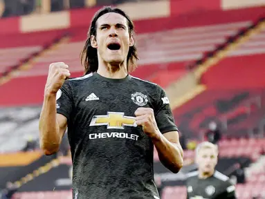 Edinson Cavani akhirnya resmi memperpanjang masa baktinya di Manchester United hingga musim depan atau sampai Juni 2022. Penampilan apik Cavani tentu menjadi alasan Setan Merah mempertahankannya. (Mike Hewitt, Pool via AP)