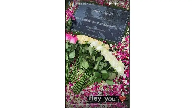 Rayakan Anniversary ke-13, Ini 6 Potret BCL Ziarah ke Makam Ashraf Sinclair