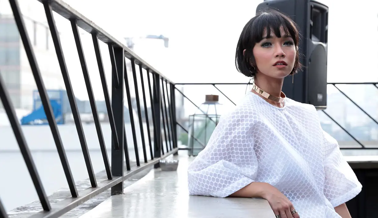 Intan Ayu, lama tidak terlihat di panggung hiburan tanah air. Sejak menikah dan memiliki anak, nampaknya Intan memang mebatasi diri untuk bergelut didunia keartisannya.  (Deki Prayoga/Bintang.com)