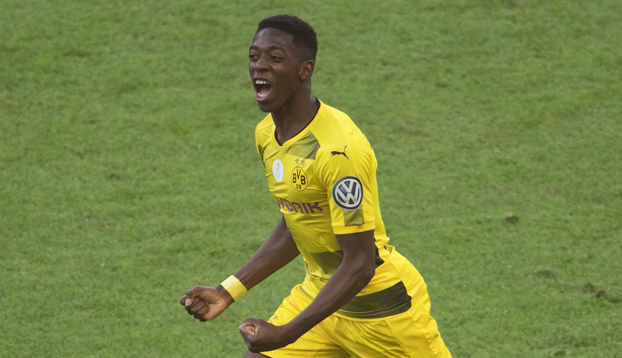 6. Ousmane Dembele (Borussia Dortmund) - Kejenuhan wonderkid asal Prancis ini membuatnya menolak ikut pramusim, yang akhirnya berunjung dengan kepindahannya ke Barcelona. (Photo by Odd ANDERSEN / AFP)