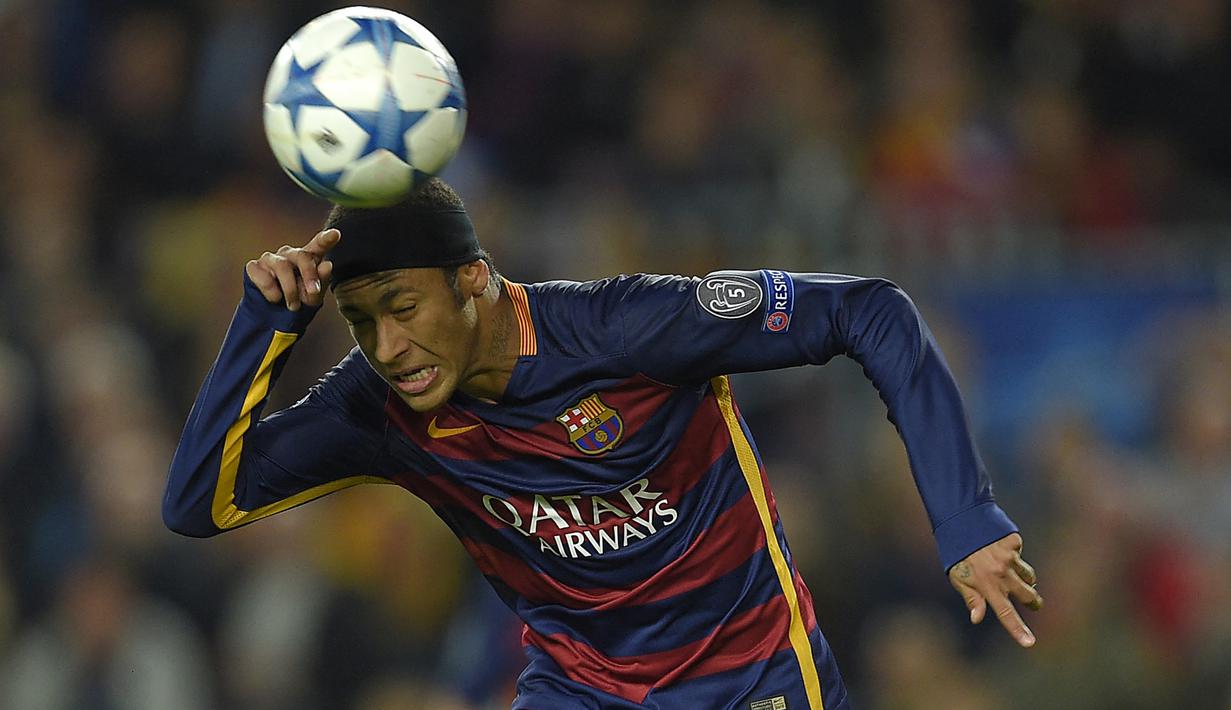 Neymar. Sayap kiri Brasil berusia 30 tahun yang kini menjalani musim ke-6 bersama PSG ini menjadi pencetak gol terbanyak di ajang Liga Champions pada musim 2014/2015 bersama Barcelona. Ia mampu mengoleksi 10 gol dari 12 laga. Gelar top skor pun harus dibagi tiga dengan dua pemain lainnya, Lionel Messi dan Cristiano Ronaldo yang sama-sama mencetak 10 gol. Barcelona sendiri akhirnya menjadi juara Liga Champions di musim tersebut usai menang 3-1 atas Juventus di laga final. (AFP/Lluis Gene)