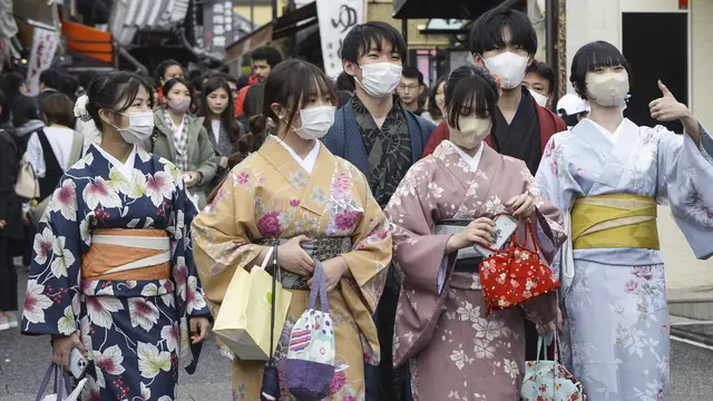 Warga Jepang Enggan Copot Masker Meski Tak Wajib Lagi