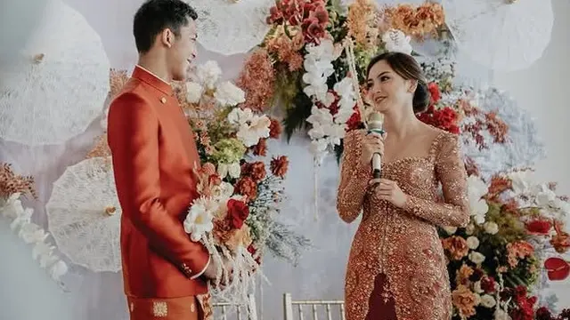 Tampilan Valerie Tifanka saat lamaran. [@valtifanka]