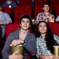 Ilustrasi penonton bisokop. Foto: via listsworld.com