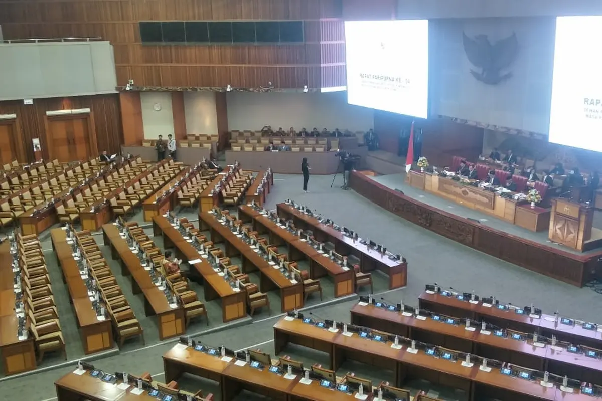 Rapat Paripurna DPR ke-14 Masa Persidangan IV Tahun 2018-2019, hanya sedikit dihadiri anggota dewan. (Merdeka.com)
