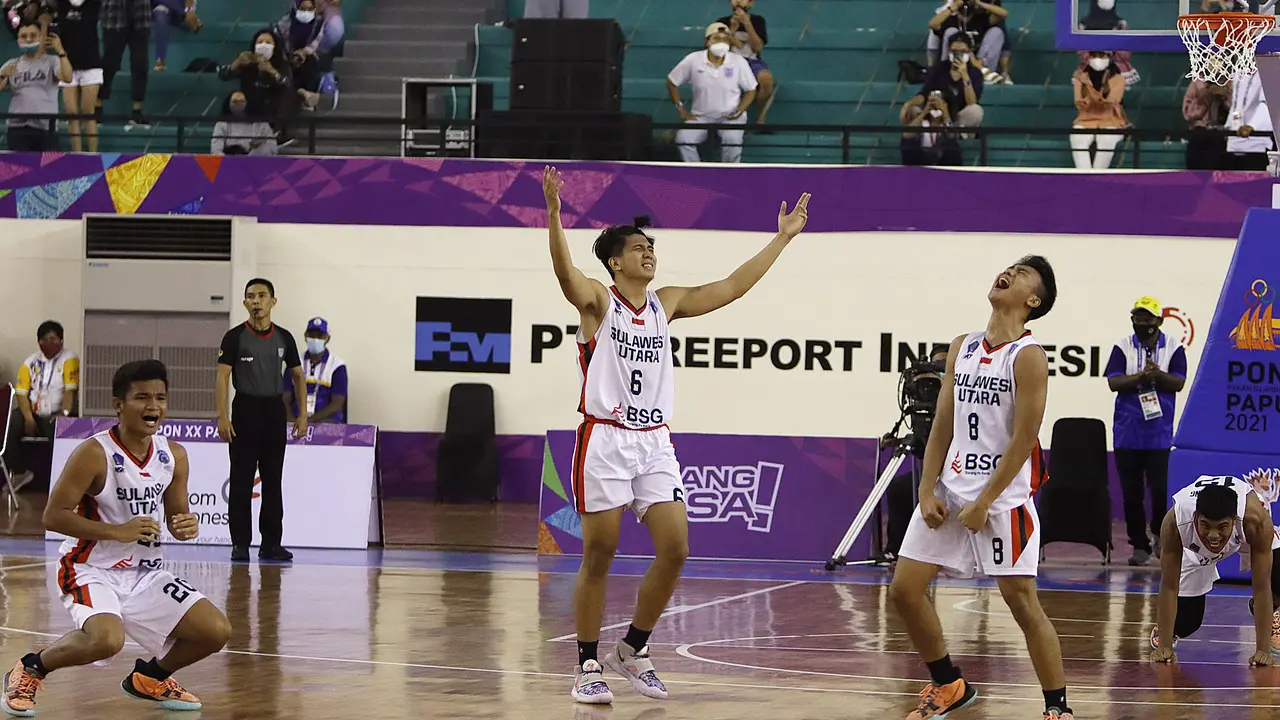 Selebrasi pemain Sulut setelah lolos ke final basket putra PON XX Papua