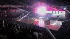 Seluruh hadirin menyanyikan lagu Indonesia Raya saat pembukaan IBL Tokopedia 2022 yang berlangsung di Hall Basket Gelora Bung Karno, Senayan, Sabtu (15/01/2022). (Bola.com/Bagaskara Lazuardi)