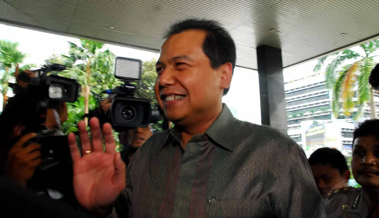 Pengusaha di bidang media ini enggan berkomentar lebih banyak kepada awak media tentang agendanya mendatangi markas Abraham cs tersebut, Jakarta, Rabu (28/5/14). (Liputan6.com/Miftahul Hayat) 