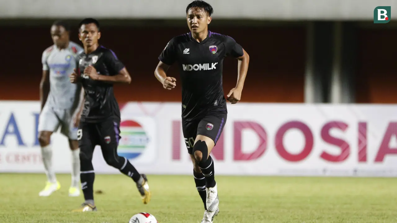 Penyerang Persita, Chandra Waskito, saat melawan Persib Bandung pada partai kedua Grup D Piala Menpora di Stadion Maguwoharjo, Sleman, Senin (29/3/2021).