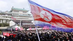 Ribuan orang mengikuti rapat umum menyambut Kongres ke-8 Partai Buruh Korea di Lapangan Kim Il Sung, Pyongyang, Korea Utara, Senin (12/10/2020). (AP Photo/Jon Chol Jin)