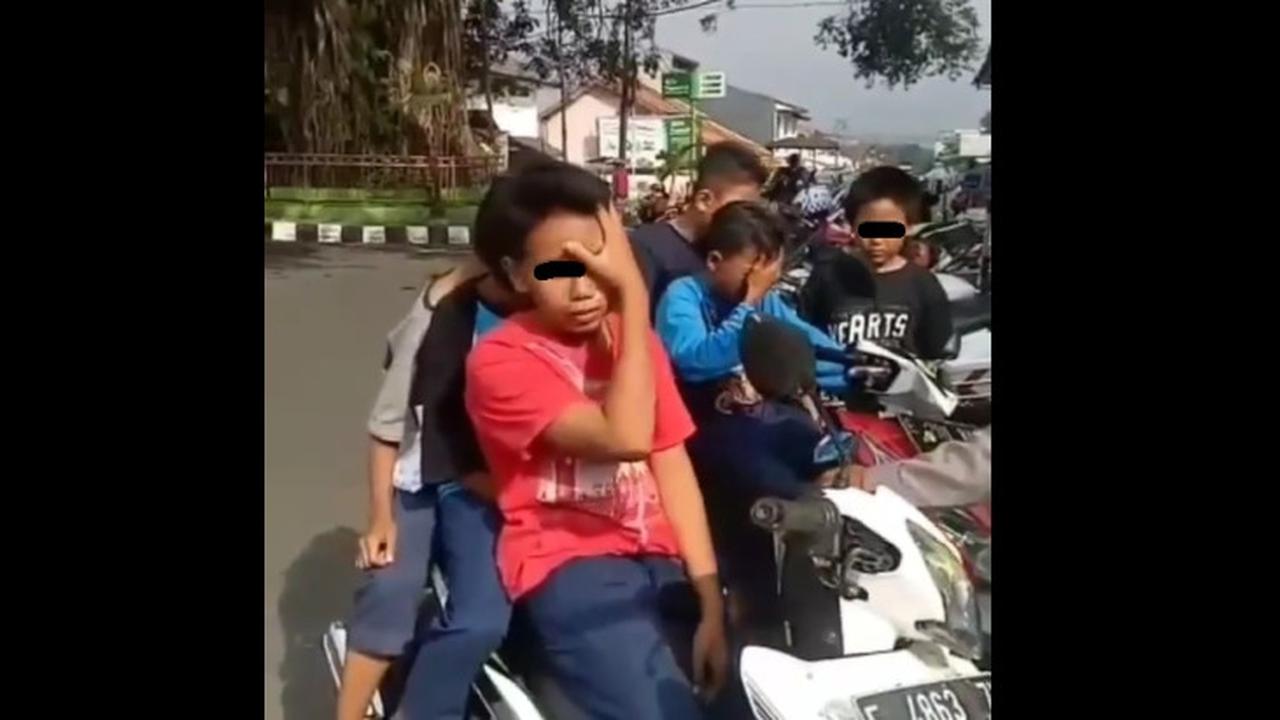 Bocah nangis saat ditilang