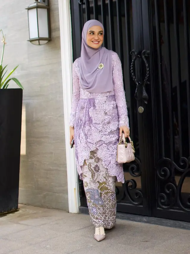 Kebaya Modern Lilac nan Lembut