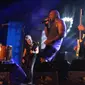 Aksi panggung Sepultura dalam konser Magnitude Medan Northblast 2017, Medan, Sabtu (9/12/2017) malam. (Reza Efendi/Liputan6.com)