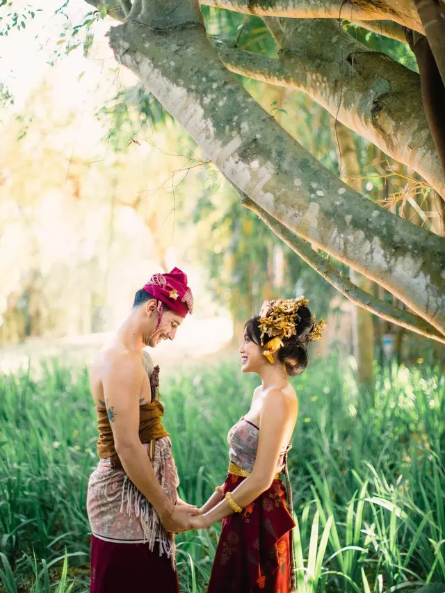 8 Potret Prewedding Jessica Iskandar dan Vincent Verhaag, Pakai Adat Bali