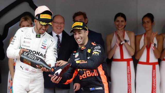 Menang GP Monaco F1, Daniel Ricciardo Minum Sampanye Dari Sepatu