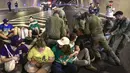 Sementara itu, otoritas keluarga tahanan mengatakan lebih dari satu juta orang berpartisipasi dalam protes dan demonstrasi di seluruh wilayah Israel. (Menahem Kahana/AFP)