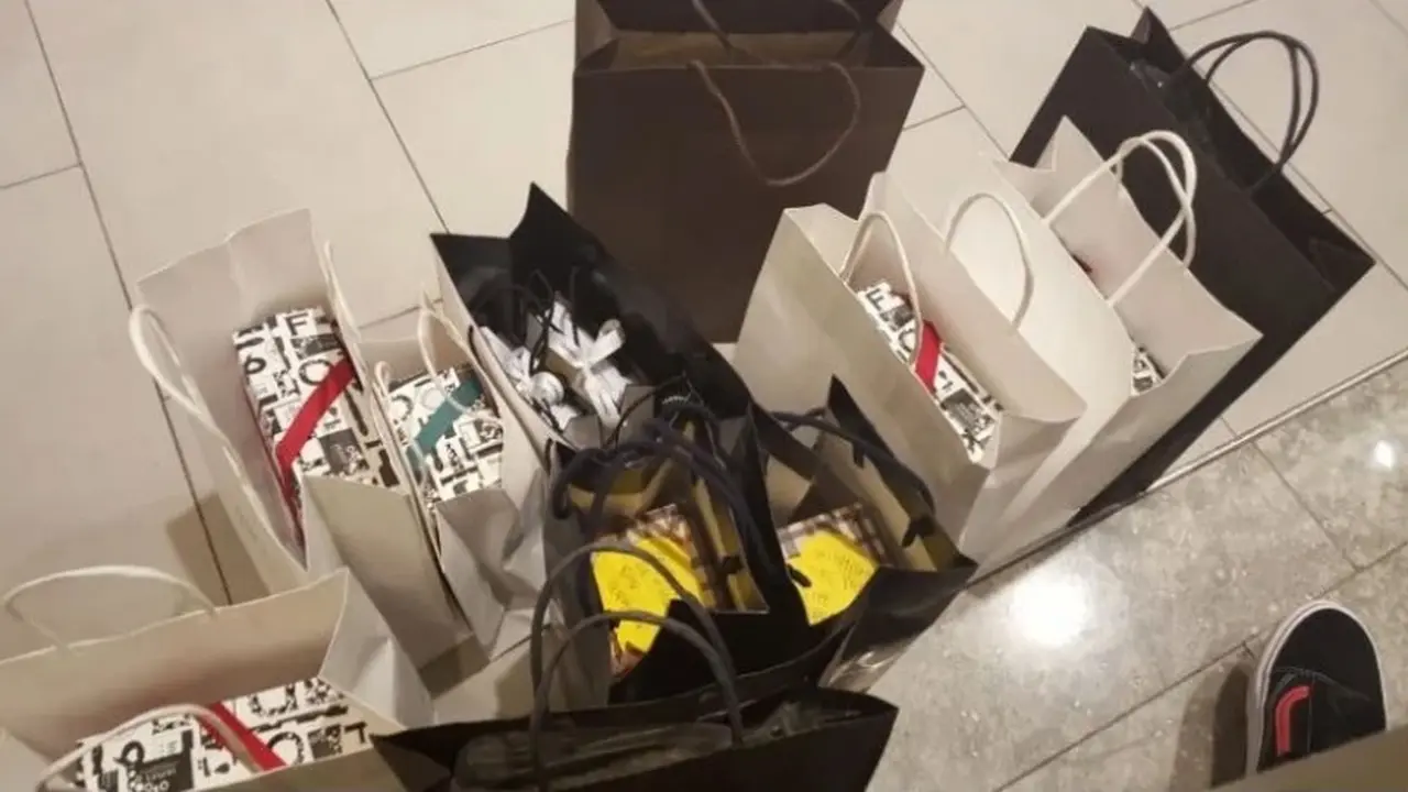 [Bintang] 8 Hadiah Ulang Tahun Paling Mengejutkan yang Pernah Diterima oleh Idol
