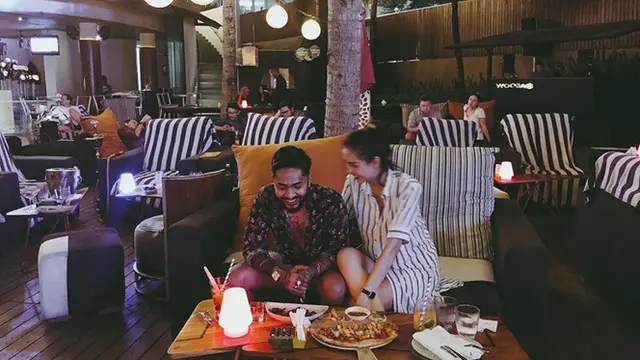 7 Potret Mesra Onadio Leonardo dan Sang Istri yang Tengah Hamil 8 Bulan