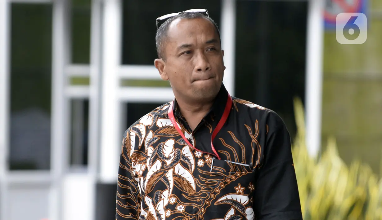 Kalapas Kembangkuning, Cilacap, Jawa Tengah, Unggul Widyo Saputro memenuhi panggilan penyidik akan menjalani pemeriksaan di Gedung KPK, Jakarta, Kamis (27/2/2020). Unggul diperiksa sebagai saksi untuk tersangka mantan Kalapas Sukamiskin Wahid Husein. (merdeka.com/Dwi Narwoko)