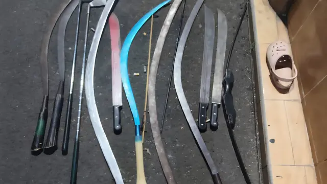 Sejumlah senjata tajam yang dimiliki para remaja yang akan tawuran di wilayah Cimanggis, Depok. (Dok. Istimewa)