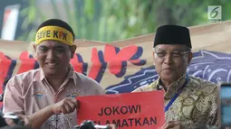 Ketum PBNU KH Said Aqil Siradj dan Ketua Wadah Pegawai KPK Yudi Purnomo Harahap saat pidato aksi dukung capim KPK bersih di Gedung KPK, Jumat (30/08/2019). Said Aqil Siradj memberikan dukungan kepada lembaga antirasuah yang dinilai jujur dan berkeadilan. (merdeka.com/Dwi Narwoko)