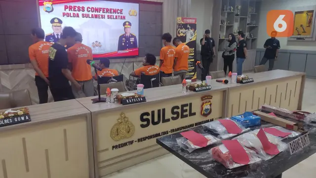 Polisi tangkap para pelaku pembunuhan dalam kasus poliandri berujung maut di Gowa (Liputan6.com/Fauzan)