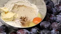 Perhatikan rasio antara tepung, telur dan bahan lainnya agar kue tidak berbentuk seperti kubah. (dok. Pixabay/Esther Novita Inochi)