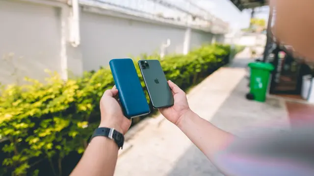 Ciri Orang Yang Selalu Cek Baterai Powerbank