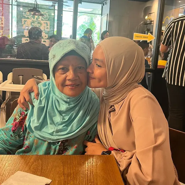 Potret perayaan ulang tahun ke-66 ibu Intan Nuraini (Sumber: Instagram/@intan_nuraini23)