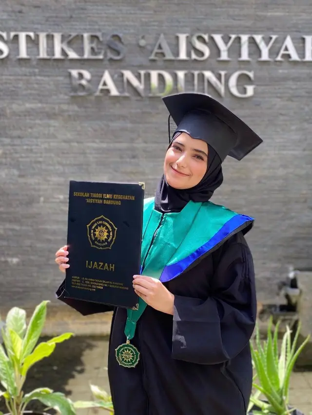 6 Momen Wisuda Nadya Mustika Rahayu, Resmi Jadi Sarjana