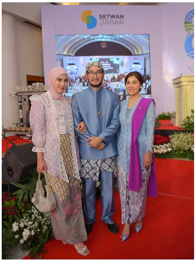 6 Potret Syahnaz Sadiqah Pakai Kebaya Brokat Renda di Hari Jadi ke-80 Jawa Barat