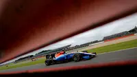 Rekan Rio Haryanto, Pascal Wehrlein, dengan senang hati bertahan di Manor Racing pada F1 2017 jika tak dipromosikan oleh Mercedes. (Crash)
