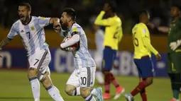 Bintang Argentina, Lionel Messi, merayakan gol ke gawang Ekuador pada laga kualifikasi Piala Dunia 2018 di Stadion Olimpico Atahualpa, Quito, Selasa (10/10/2017). Sempat tertinggal, Argentina akhirnya menang 3-1 atas Ekuador. (AP/Dolores Ochoa)