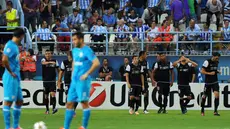 Pemain depan Malaga asal Argentina, Javier Saviola (kedua dari kanan) lakukan selebrasi dengan rekan satu tim setelah mencetak gol, dalam Laga Champions antara Malaga vs Zenit di stadion Rosaleda, Malaga. pada 18 September 2012. (AFP PHOTO / JORGE GUERRER