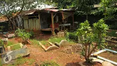 Sebuah gubuk yang sempat menjadi tempat istirahat Ayah Marshanda, Irwan Yusuf di kawasan kuburan kober Bangka IX, Jakarta Selatan, Selasa (29/3). (Liputan6.com/ Gempur M Surya)