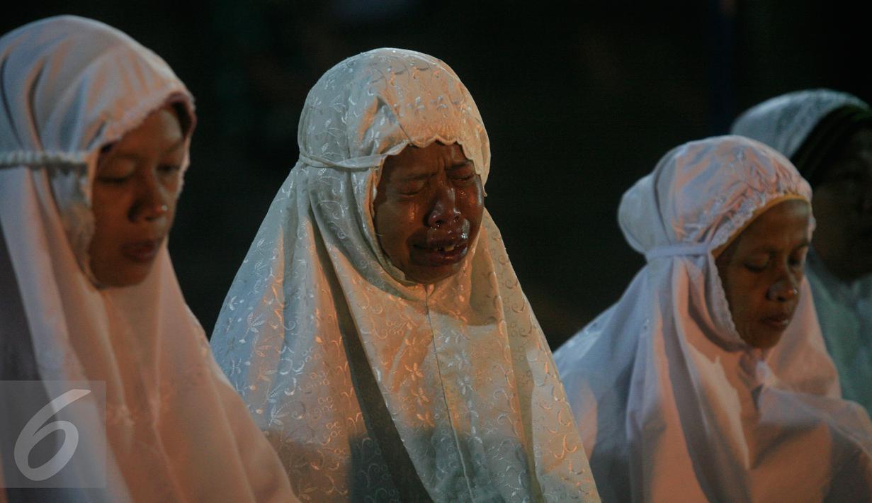 Kenang 10 Tahun Gempa Yogya, Warga Larut dalam Doa - Foto ...
