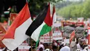 Massa juga membawa bendera-bendera Palestina. Foto diambil pada Minggu (16/11/2014). (Liputan6.com/Faizal Fanani)