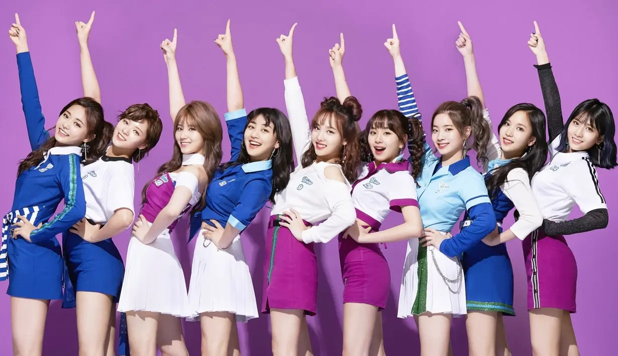 Sedangkan video musik Heart Shaker mendapatkan 11 juta view dalam waktu 24 jam. (Foto: Soompi.com)
