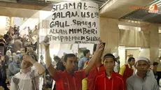 Warga yang ingin ikut serta melepas kepergian Uje mendatangi Masjid Istiqlal. (Liputan6.com/Adrian M Tunay)
