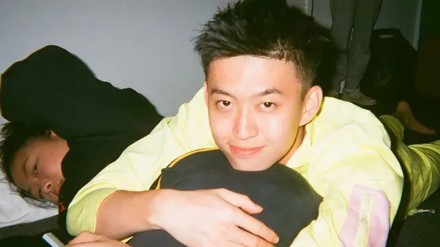 Dikabarkan Pacaran, Ini 6 Momen Kedekatan Rich Brian dan Vanntey Heng
