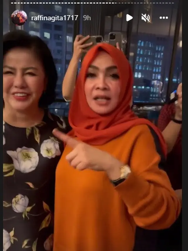 Rieta Amilia merayakan ulang tahun yang ke-60 (Foto: Instagram/@raffinagita1717)