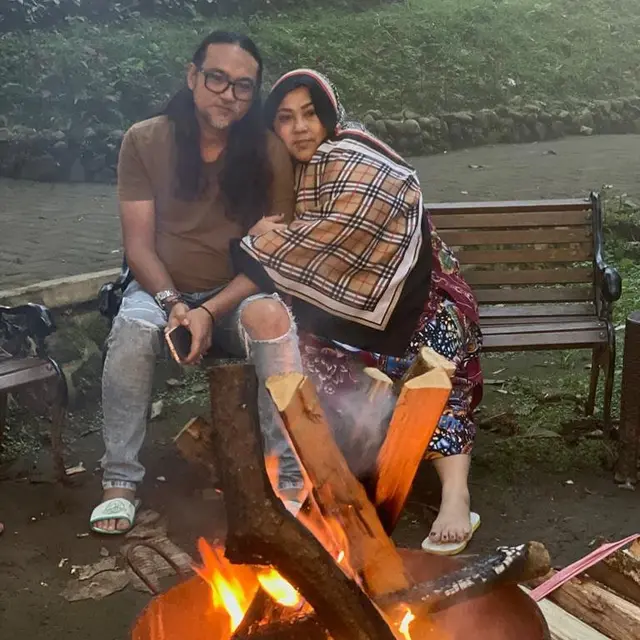 Potret Artis Indonesia yang Menikah dengan Manager Sendiri, Ada yang Bercerai