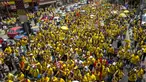 Ribuan warga Malaysia melakukan aksi besar-besaran di Kuala Lumpur, Malaysia, Sabtu (29/8/2015). Mereka menuntut Perdana Menteri Najib Razak untuk mengundurkan diri karena diduga melakukan korupsi. (Reuters/ Athit Perawongmetha)