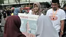 Mahasiswa dari Fakultas Kedokteran Universitas Indonesia (FKUI) mensosialisasikan tentang penyakit Psoriasis saat car free day di Jakarta, Minggu (4/11). Aksi itu bekerjasama dengan Rumah Sakit Cipto Mangunkusumo (RSCM). (Merdeka.com/Iqbal S. Nugroho)