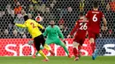 Kiper Liverpool Alisson melakukan penyelamatan saat berhadapan dengan pemain Watford Ismaila Sarr pada pertandingan Liga Inggris di Vicarage Road Stadium, Watford, Inggris, Sabtu (29/2/2020). Watford membantai Liverpool 3-0. (AP Photo/Alastair Grant)