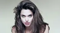 Angelina Jolie Ketagihan Makanan Burung