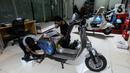 Mekanik menyelesaikan proses konversi motor listrik pada bengkel Elders Garage di basement Gedung Smesco, Jakarta, Selasa (20/12/20222). Konversi motor konvensional bermesin bensin ke listrik menjadi salah satu kebijakan yang dikeluarkan pemerintah. Untuk mempercepat tren elektrifikasi, pemerintah mendorong program konversi dengan memberikan subsidi Rp 6,5 juta.
(merdeka.com/Arie Basuki)