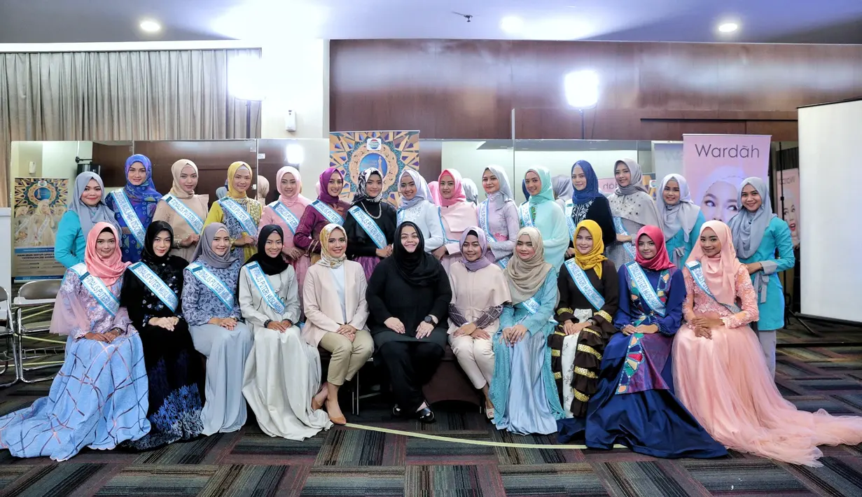 Malam puncak penganugerahan Puteri Muslimah Indonesia 2017 akan digelar 8 Mei 2017. Proses seleksi dilaksanakan di sembilan kota se-Indonesia. Sekitar 5000 gadis mengikuti audisi ini. (Adrian Putra/Bintang.com)