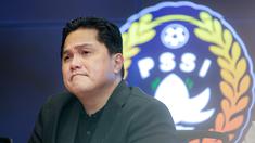 Ketua Umum PSSI, Erick Thohir saat menghadiri konferensi pers mengenai perkembangan Timnas Indonesia Putri yang berlangsung di Stadion Utama Gelora Bung Karno (SUGBK), Senayan, Jakarta, Sabtu (21/09/2024). (Bola.com/Bagaskara Lazuardi)